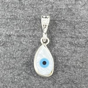 آویز گردنبند نقره زنانه گیرا مدل چشم نظر کد g766