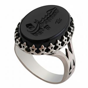 انگشتر نقره عقیق مردانه ملک زیور مدل سرنیزه طرح حکاکی حسین کد 440