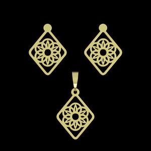 نیم ست طلا 18 عیار زنانه مدوپد مدل گل هندسی کد na12066
