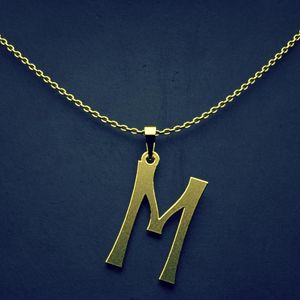 گردنبند طلا 18 عیار زنانه گالری طلا توسطی مدل حرف m کد 3d8a5a