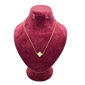 گردنبند طلا کم اجرت 18 عیار زنانه با زنجیر حلقه‌ای (فلامینگو) طلا و شمش برلیان مدل ونکلیف یک گل