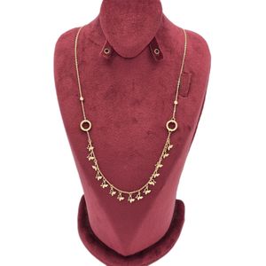 گردنبند طلا کم اجرت 18 عیار زنانه با طرح حلقه‌ای (فلامینگو) طلا و شمش برلیان مدل پولکی طرح پروانه