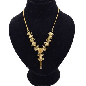 گردنبند طلا کم اجرت ۱۸ عیار زنانه طرح طنابی طلا و شمش برلیان مدل پنجشیر کد 2