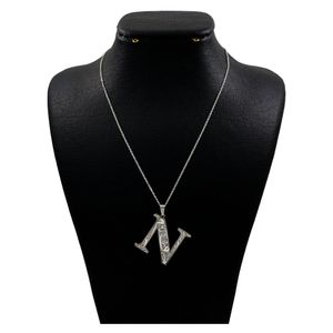 گردنبند نقره زنانه دلی جم طرح n کد d 676