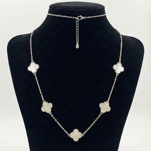 گردنبند نقره زنانه مدل ونکلیف پنج گل
