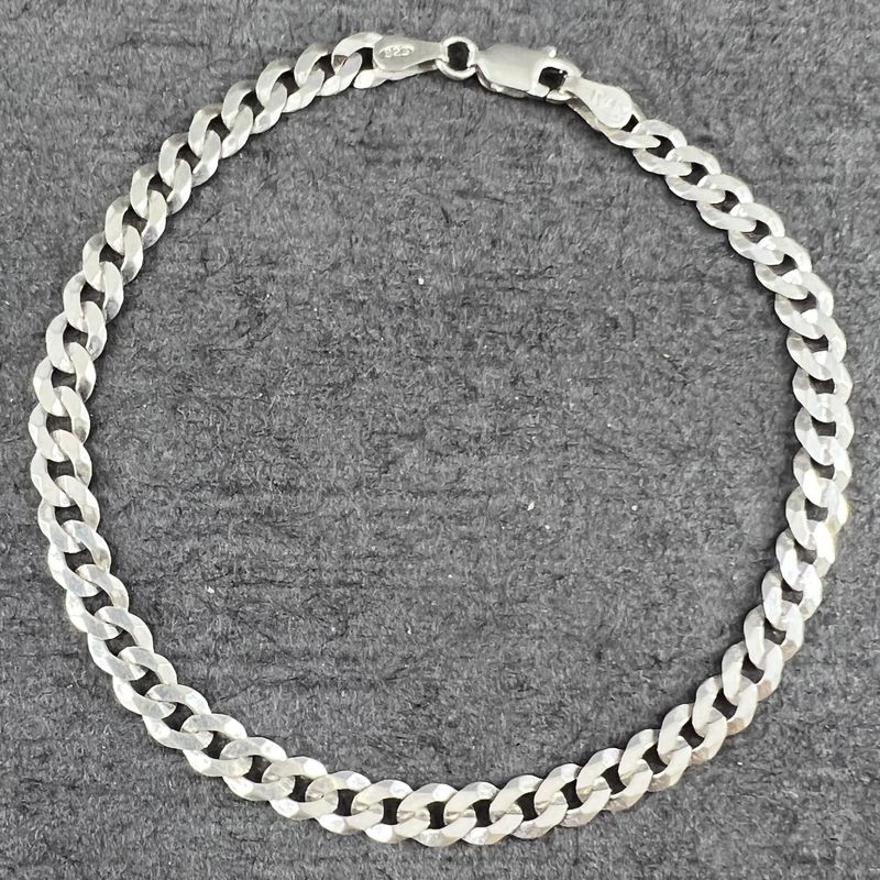 دستبند نقره زنانه گیرا مدل g467