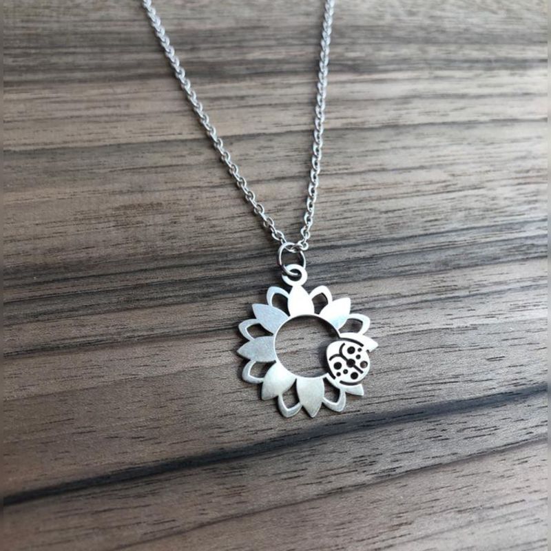 گردنبند نقره زنانه مدل کفشدوزک کد sh142